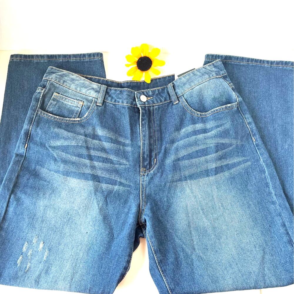 C.O.Z.Y Straight Leg Womens Jeans Size XL Denim Medium wash Light Distress New